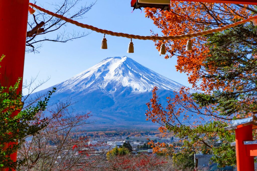 Mount Fuji-vy genom helgedom