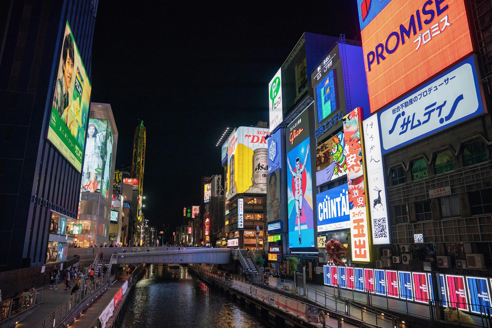 Dotonbori neonskyltar på natten