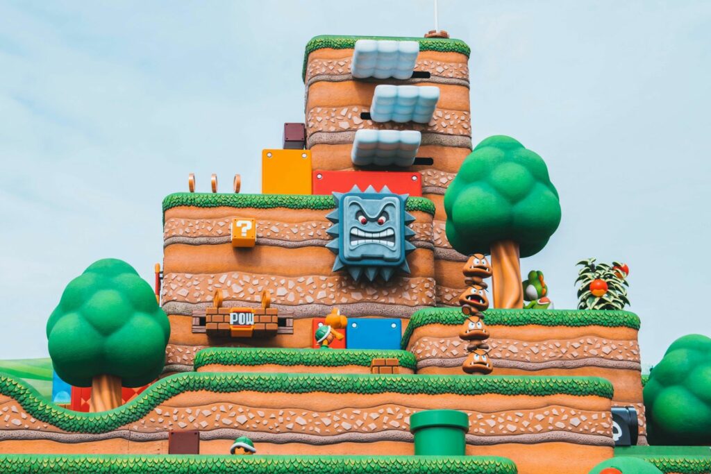 Thwomp-dekorationer i Super Nintendo World